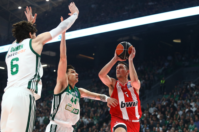 Olympiacos 'Khóa' Ngôi Đầu Bảng: Điểm Nhấn Từ Chiến Thắng 101-94 Trước Panathinaikos