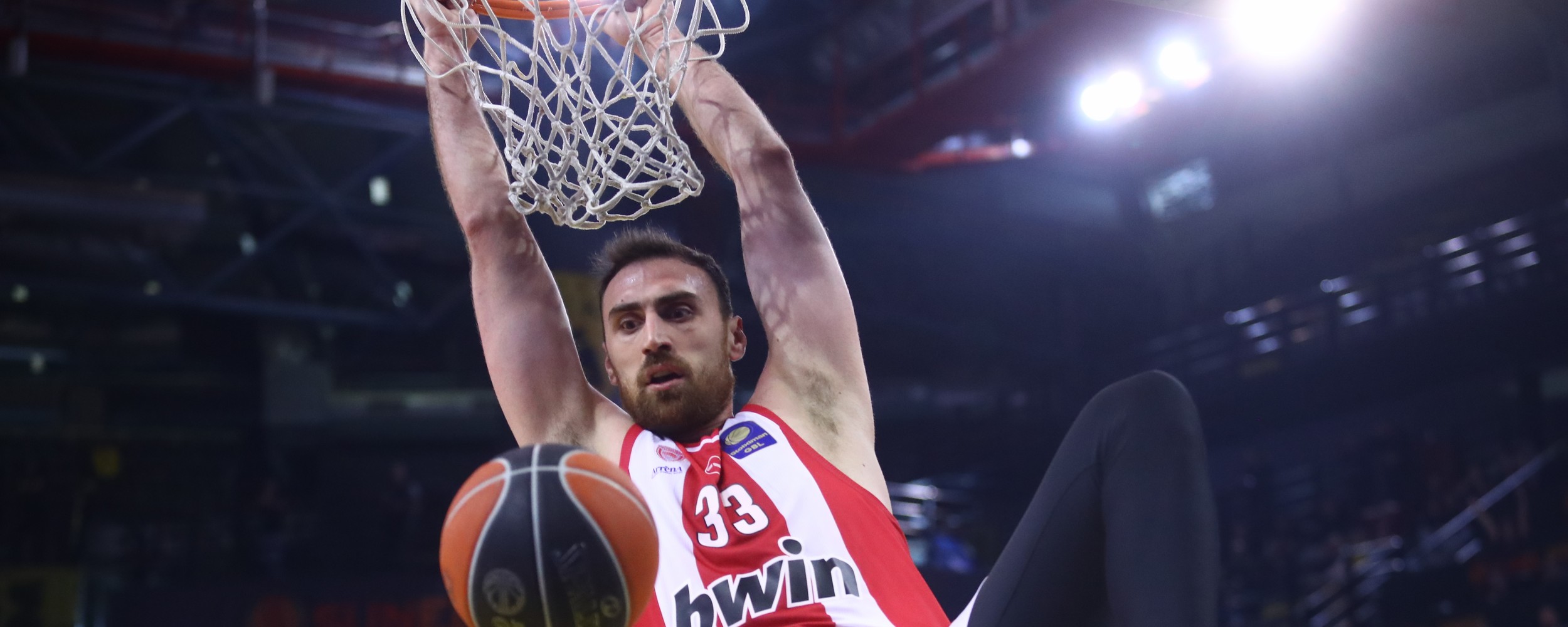 Olympiacos Bất Bại Mùa Giải: Cơ Hội Cho Dân Cược Tại SHBET