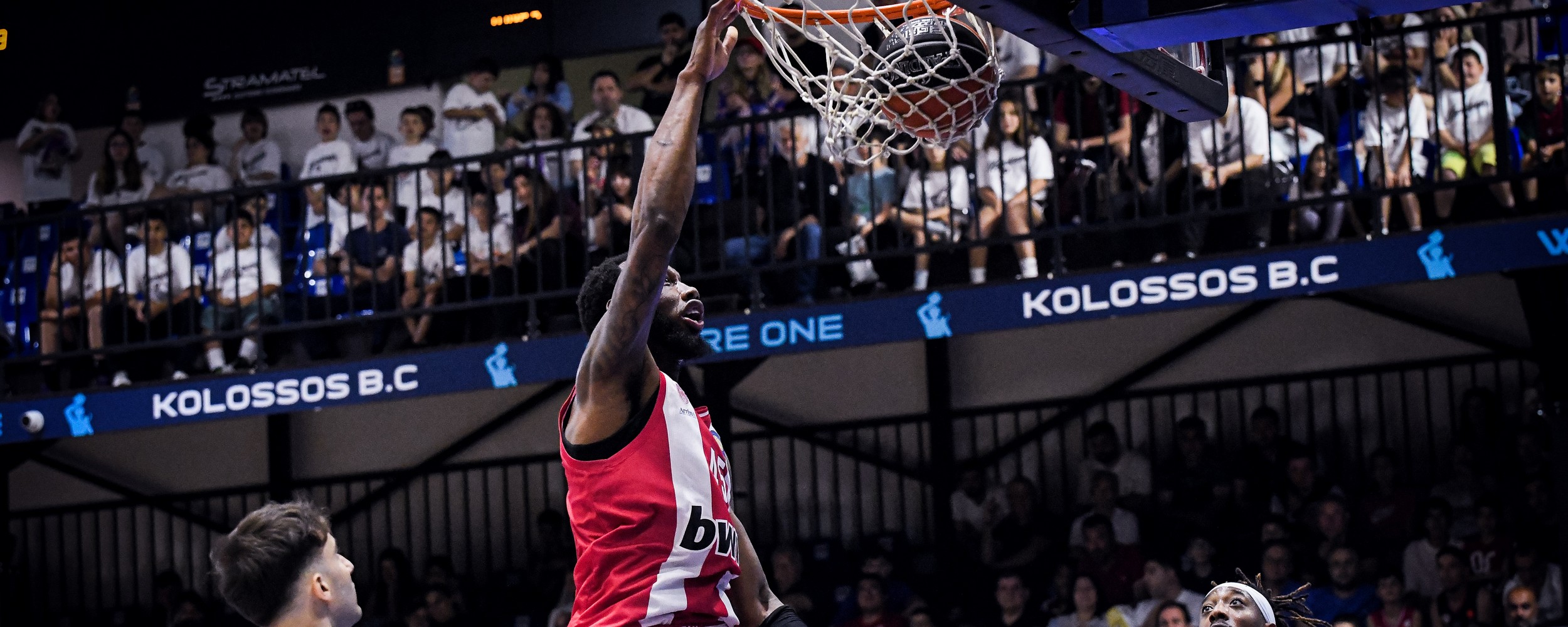 Olympiacos càn quét Rhodes như cơn lốc và giành vé đi tiếp
