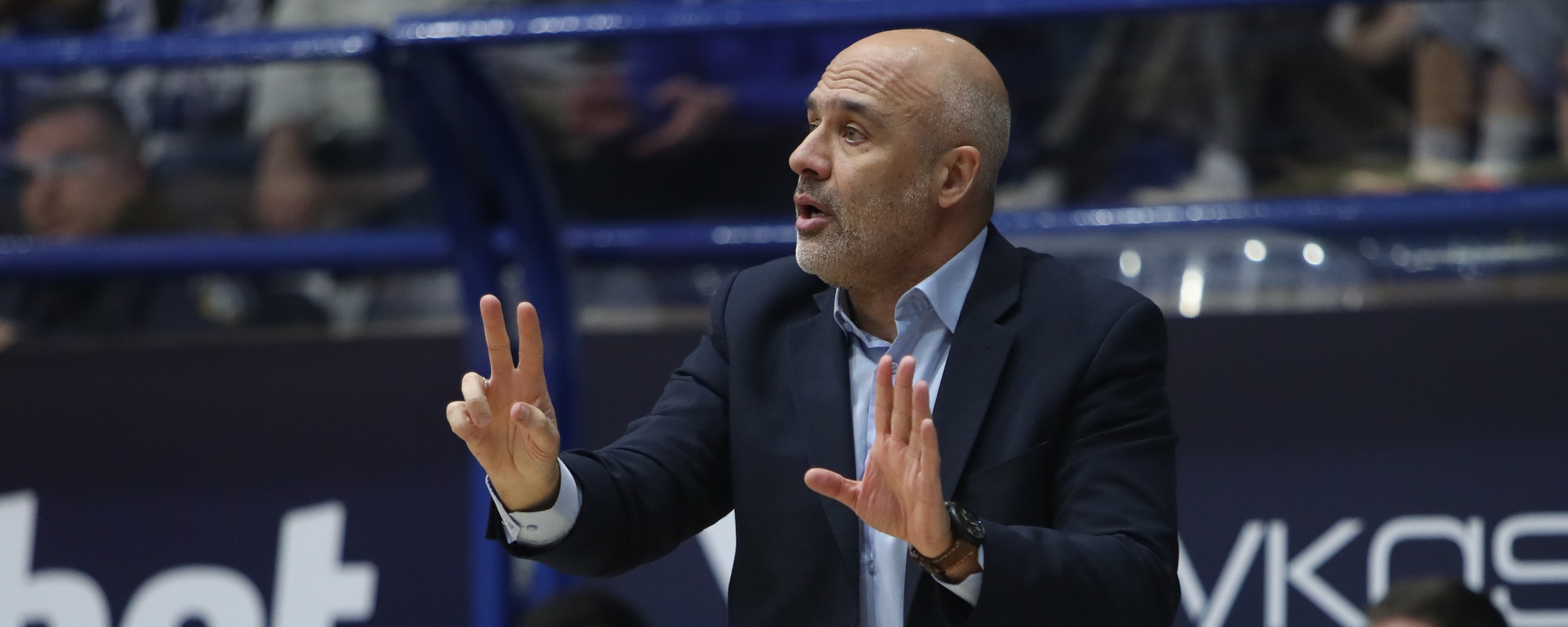 Kolossos xác nhận gia hạn HLV Aris Lykoyiannis