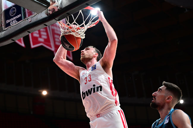 Olympiacos mở màn playoff với chiến thắng kỷ lục 117-76
