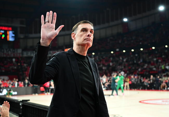 Số liệu thống kê ấn tượng: Hành trình 200 chiến thắng đỉnh cao của Bartzokas