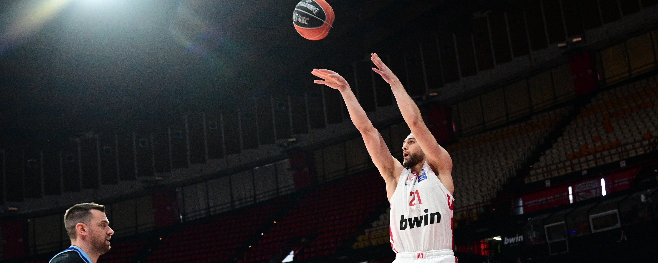 Olympiacos Bất Bại Với Màn Trình Diễn Của Nedzipoglou, Cập Nhật Tỷ Số Bóng Rổ Trực Tuyến