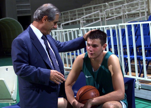 Ο Φώτσης και οι 300 - Ε.Σ.Α.Κ.Ε.